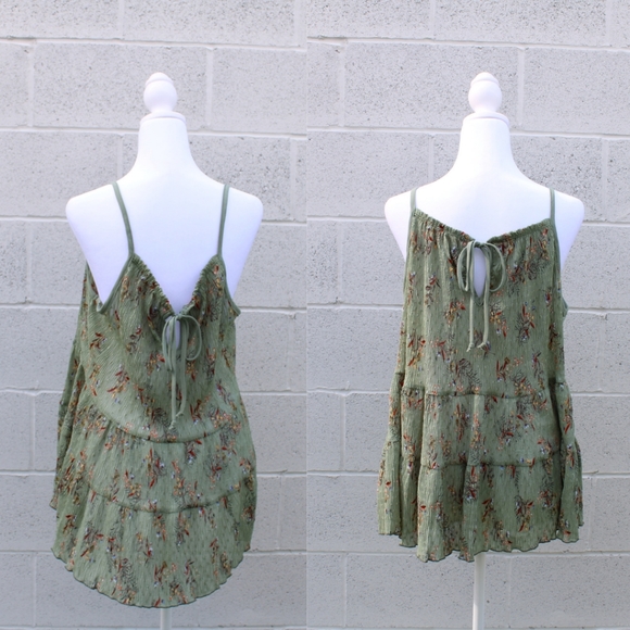 Green Pleated halter neck top with the tiered silhouette - Picture 4 of 8